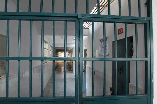 科普:拘留所和看守所的区别有哪些?速来涨知识 互联百科 第3张 科普:“拘留所”“看守所”和“监狱”究竟有什么区别? 科普:拘留所和看守所的区别有哪些?速来涨知识 互联百科 第3张