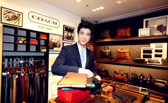 Coach转型做生活方式：“火中取栗”的商业故事
