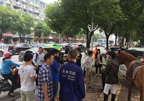 没花一分钱，万达这个项目借势新闻国庆卖了1.6亿