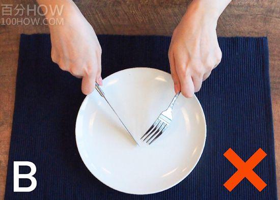 吃西餐刀叉怎么拿,西餐刀叉标准优雅的拿法左右手图解 互联百科 第2张 吃西餐刀叉怎么拿,西餐刀叉标准优雅的拿法左右手图解 互联百科 第2张