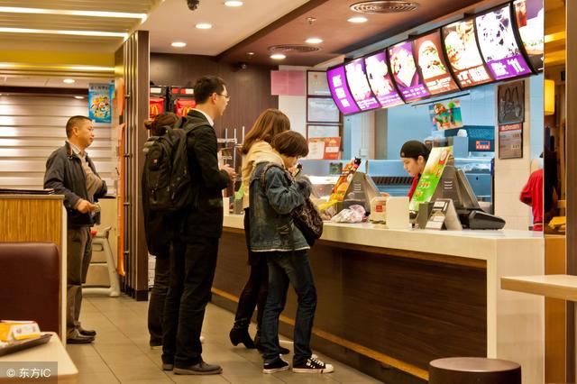 【爆裂营销案例】餐饮引流留存营销法！