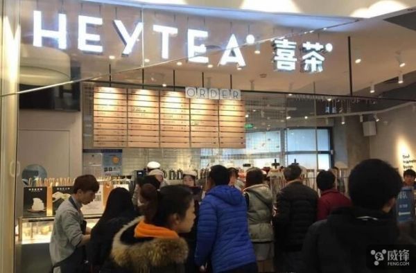 排长队只为一杯网红奶茶其背后都是自导自演？