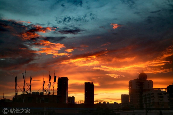 城市 晚霞 傍晚 天空 建筑 创业 (图片版权所属:tag知识库) 城市 晚霞 傍晚 天空 建筑 创业