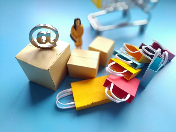 代购,网购 (图片来源图虫:已授tag知识库使用) 代购,网购