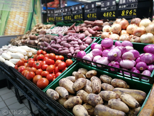 为什么卖菜的店会卖水果，而卖水果的店不卖菜？